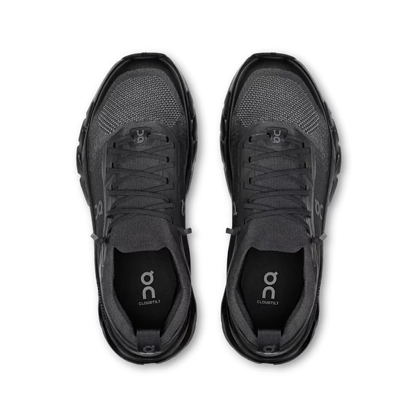 Auf dem Wolkenneigungsmond